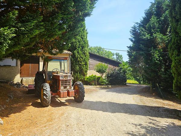 Lédat (47300) MAGNIFIQUE GRANDE FERME 31 HECTARES VUE DOMINANTE ET LAC - NOMBREUSES DÉPENDANCES REDESTINABLES