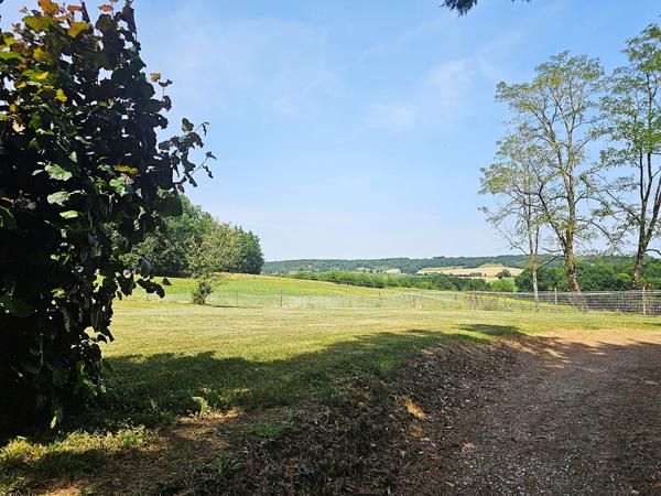 Lédat (47300) MAGNIFIQUE GRANDE FERME 31 HECTARES VUE DOMINANTE ET LAC - NOMBREUSES DÉPENDANCES REDESTINABLES