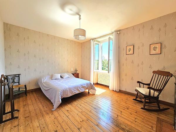 Lédat (47300) MAGNIFIQUE GRANDE FERME 31 HECTARES VUE DOMINANTE ET LAC - NOMBREUSES DÉPENDANCES REDESTINABLES