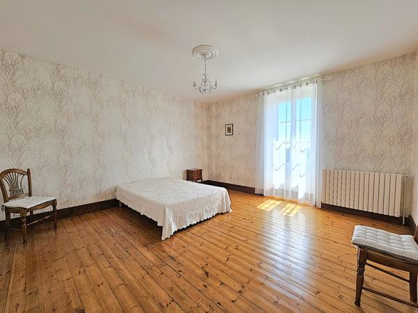 Lédat (47300) MAGNIFIQUE GRANDE FERME 31 HECTARES VUE DOMINANTE ET LAC - NOMBREUSES DÉPENDANCES REDESTINABLES