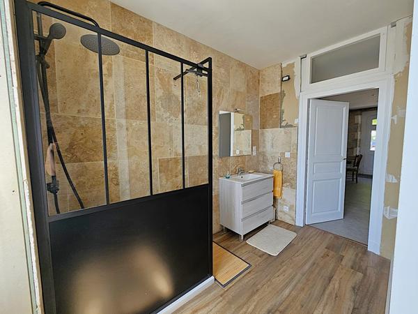 Lédat (47300) MAGNIFIQUE GRANDE FERME 31 HECTARES VUE DOMINANTE ET LAC - NOMBREUSES DÉPENDANCES REDESTINABLES