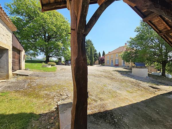 Lédat (47300) MAGNIFIQUE GRANDE FERME 31 HECTARES VUE DOMINANTE ET LAC - NOMBREUSES DÉPENDANCES REDESTINABLES