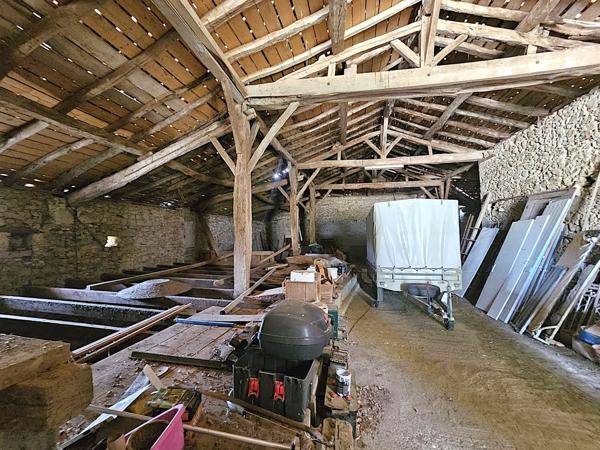 Lédat (47300) MAGNIFIQUE GRANDE FERME 31 HECTARES VUE DOMINANTE ET LAC - NOMBREUSES DÉPENDANCES REDESTINABLES