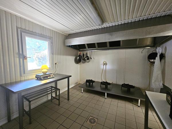 Lédat (47300) MAGNIFIQUE GRANDE FERME 31 HECTARES VUE DOMINANTE ET LAC - NOMBREUSES DÉPENDANCES REDESTINABLES