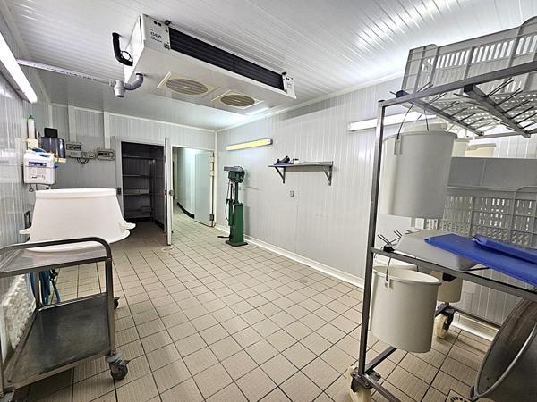 Lédat (47300) MAGNIFIQUE GRANDE FERME 31 HECTARES VUE DOMINANTE ET LAC - NOMBREUSES DÉPENDANCES REDESTINABLES