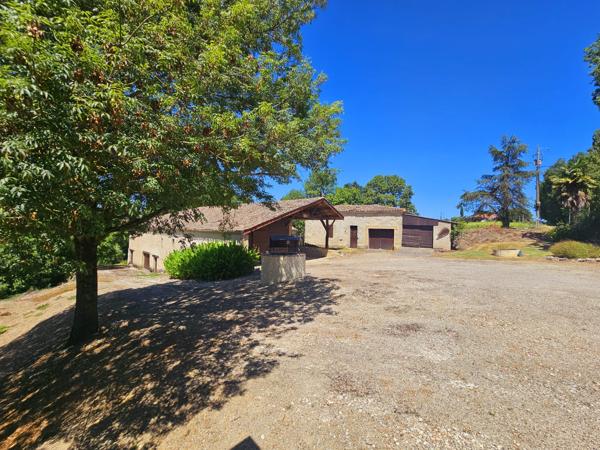 Lédat (47300) MAGNIFIQUE GRANDE FERME 31 HECTARES VUE DOMINANTE ET LAC - NOMBREUSES DÉPENDANCES REDESTINABLES