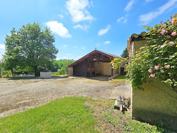 Lédat (47300) MAGNIFIQUE GRANDE FERME 31 HECTARES VUE DOMINANTE ET LAC - NOMBREUSES DÉPENDANCES REDESTINABLES