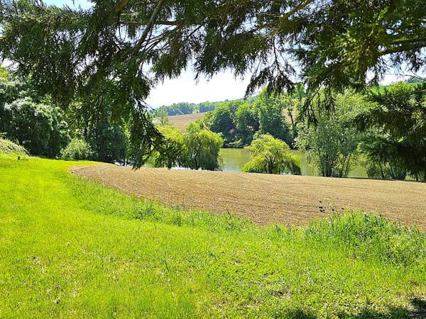 Lédat (47300) MAGNIFIQUE GRANDE FERME 31 HECTARES VUE DOMINANTE ET LAC - NOMBREUSES DÉPENDANCES REDESTINABLES