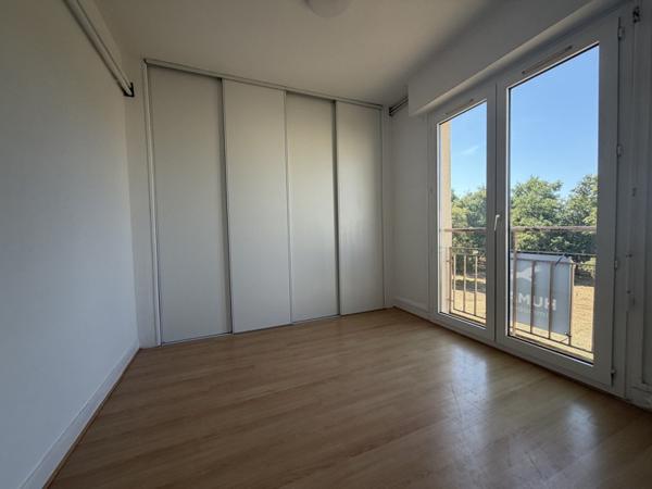 Appartement à louer 900 € CC Hourtin 5 p 86 m² DPE D