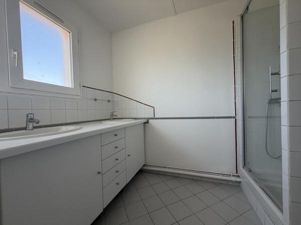 Appartement à louer 900 € CC Hourtin 5 p 86 m² DPE D
