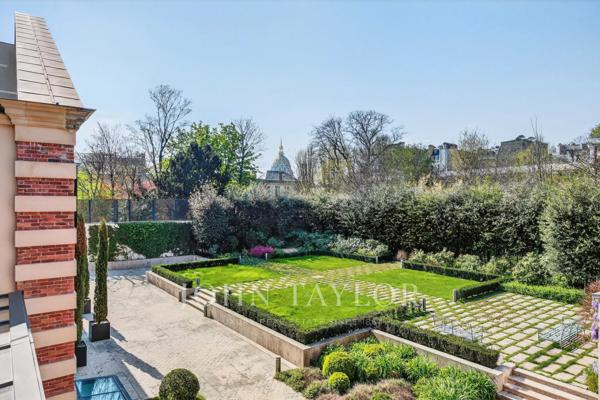 Hôtel particulier d'exception avec plus de 1000 m2 de jardin sans vis à vis - Invalides