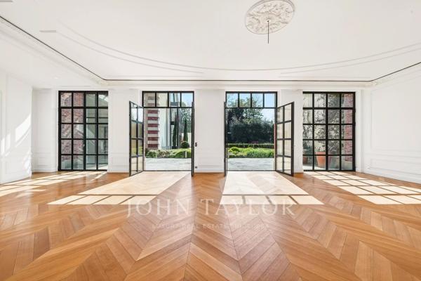 Hôtel particulier d'exception avec plus de 1000 m2 de jardin sans vis à vis - Invalides