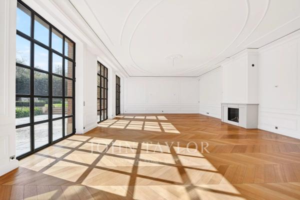 Hôtel particulier d'exception avec plus de 1000 m2 de jardin sans vis à vis - Invalides