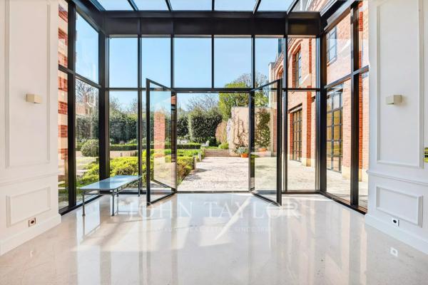 Hôtel particulier d'exception avec plus de 1000 m2 de jardin sans vis à vis - Invalides