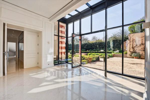 Hôtel particulier d'exception avec plus de 1000 m2 de jardin sans vis à vis - Invalides
