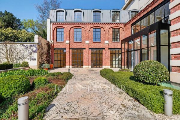 Hôtel particulier d'exception avec plus de 1000 m2 de jardin sans vis à vis - Invalides