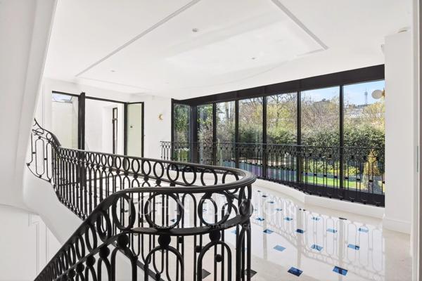 Hôtel particulier d'exception avec plus de 1000 m2 de jardin sans vis à vis - Invalides