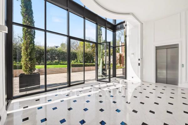 Hôtel particulier d'exception avec plus de 1000 m2 de jardin sans vis à vis - Invalides