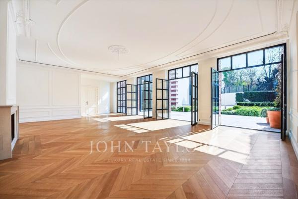 Hôtel particulier d'exception avec plus de 1000 m2 de jardin sans vis à vis - Invalides