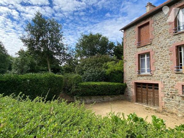 Maison à vendre à Plouha (22580) en Côtes-d'Armor (22)

Vente d'une maison située à Plouha, d...