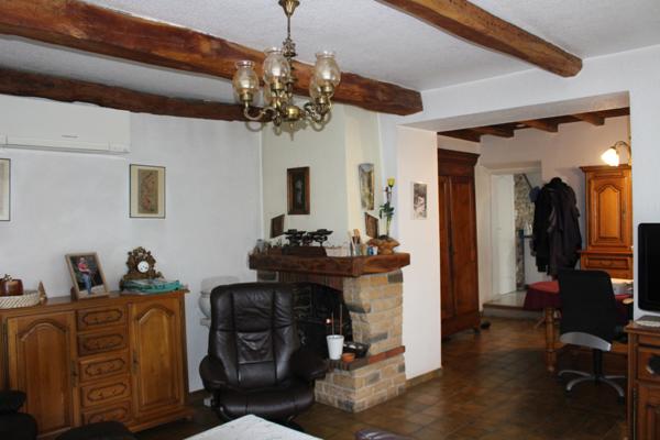 La Rivière (38210) Maison de village 5 Pièces de 116 m² avec garage, cave en sous-sol et d' un atelier.