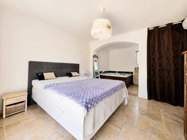 Villa 5 chambres, piscine et garage. - 83510 Lorgues - Réf 87021015
