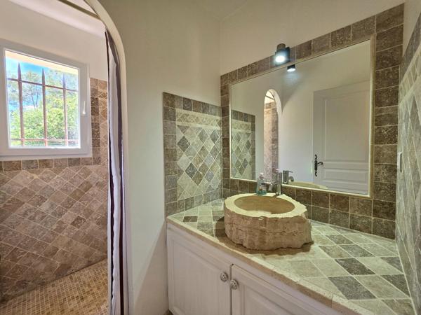 Villa 5 chambres, piscine et garage. - 83510 Lorgues - Réf 87021015