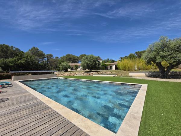 Villa 5 chambres, piscine et garage. - 83510 Lorgues - Réf 87021015