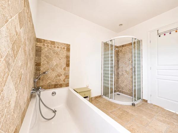 Villa 5 chambres, piscine et garage. - 83510 Lorgues - Réf 87021015
