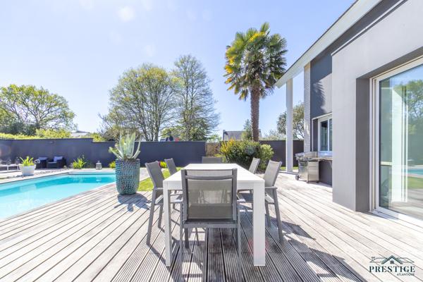 SAINTE LUCE SUR LOIRE - MAISON RECENTE DE 201 M2 HABITABLES - PISCINE CHAUFFÉE
