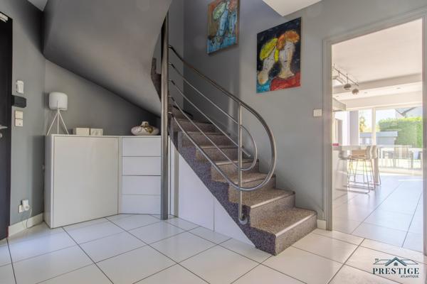SAINTE LUCE SUR LOIRE - MAISON RECENTE DE 201 M2 HABITABLES - PISCINE CHAUFFÉE
