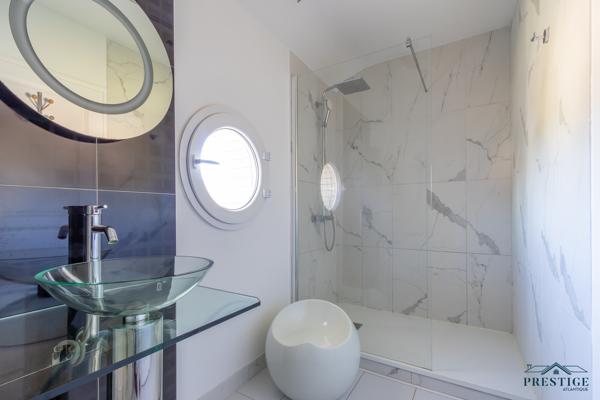 SAINTE LUCE SUR LOIRE - MAISON RECENTE DE 201 M2 HABITABLES - PISCINE CHAUFFÉE