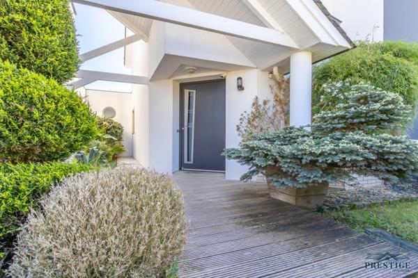 SAINTE LUCE SUR LOIRE - MAISON RECENTE DE 201 M2 HABITABLES - PISCINE CHAUFFÉE