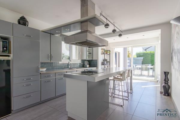 SAINTE LUCE SUR LOIRE - MAISON RECENTE DE 201 M2 HABITABLES - PISCINE CHAUFFÉE