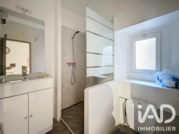 Location studio 22 m² Lambesc