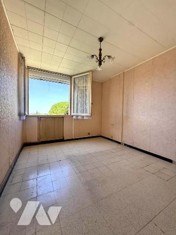 Un appartement T4 avec balcon, stationnement et cave 