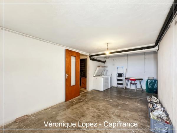 Bon-Encontre, maison située sur les hauteurs, 112 m² habitables, 4 pièces. Grand jardin. Cellier, garage, atelier.