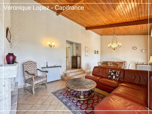 Bon-Encontre, maison située sur les hauteurs, 112 m² habitables, 4 pièces. Grand jardin. Cellier, garage, atelier.