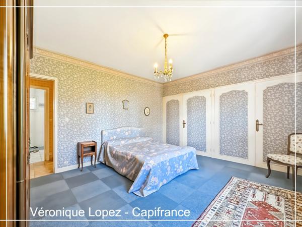 Bon-Encontre, maison située sur les hauteurs, 112 m² habitables, 4 pièces. Grand jardin. Cellier, garage, atelier.