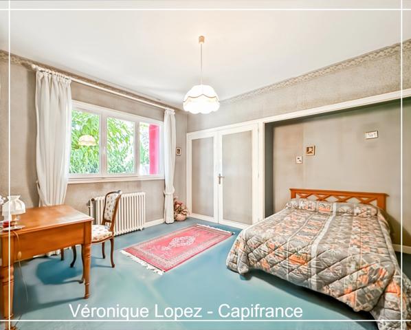 Bon-Encontre, maison située sur les hauteurs, 112 m² habitables, 4 pièces. Grand jardin. Cellier, garage, atelier.