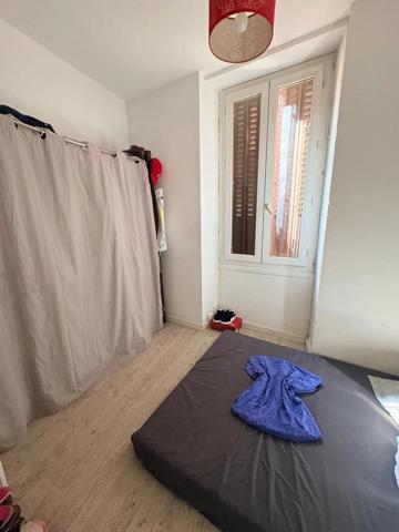 Vente                                                      Immeuble
                        
                                         217 m2                     à Valence