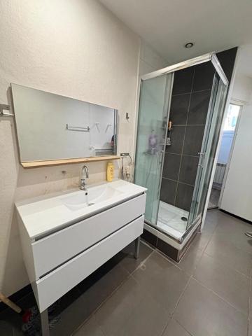 Vente                                                      Immeuble
                        
                                         217 m2                     à Valence