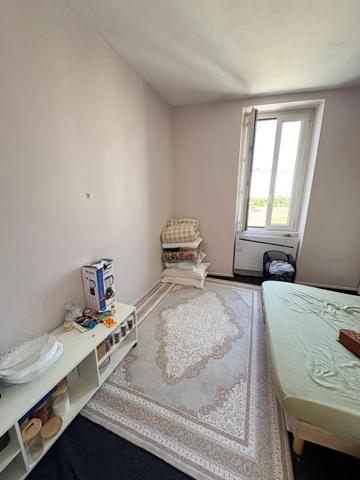 Vente                                                      Immeuble
                        
                                         217 m2                     à Valence