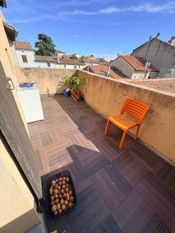 Vente                                                      Immeuble
                        
                                         217 m2                     à Valence