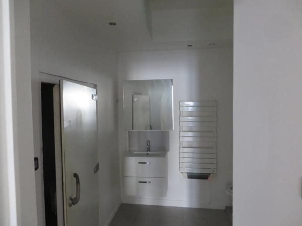 Vente                                                      Immeuble
                        
                                         217 m2                     à Valence
