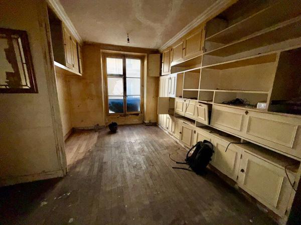 Appartement Paris 2 pièce(s) 29.09 m2 - A rénover