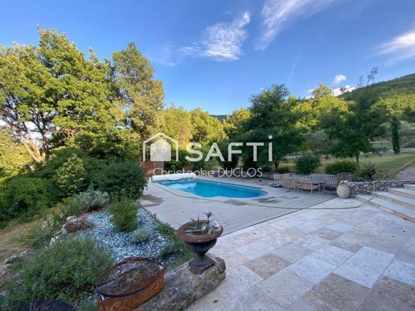 Authentique bastide provençale avec gîtes indépendants.