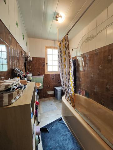 Sortie immédiate de Lisieux, maison 5 chambres sur sous sol complet