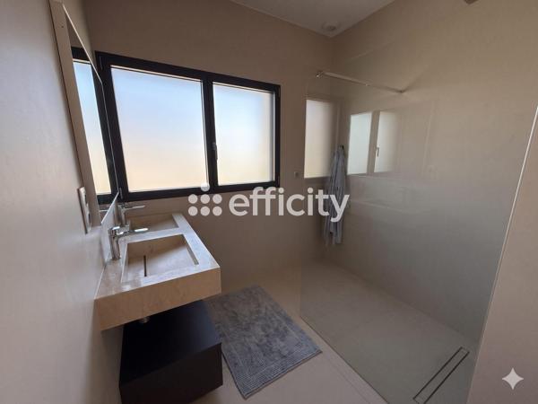 Maison
         5 pièces
        - 180 m² Bien prestige 1 090 000 € *