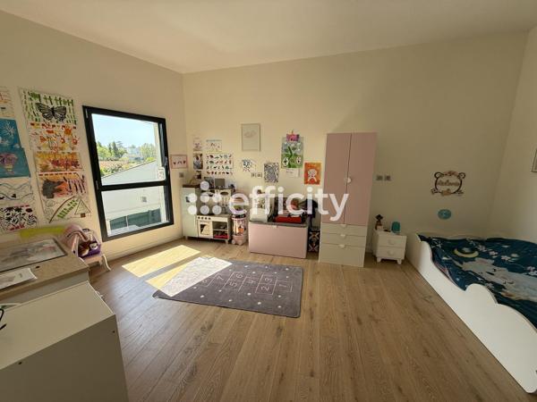 Maison
         5 pièces
        - 180 m² Bien prestige 1 090 000 € *